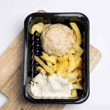 Мясо по-албански с жареным картофелем и соусом 280 гр