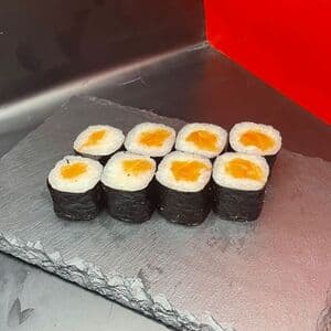Классический ролл с лососем