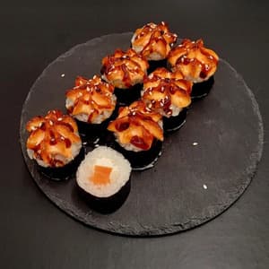МАКИ С ЛОСОСЕМ ЗАПЕЧЁННЫЕ