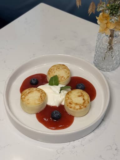 Сырники с клубникой