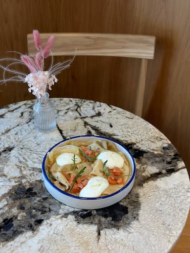 Блины с муссом из пармезана и лососем