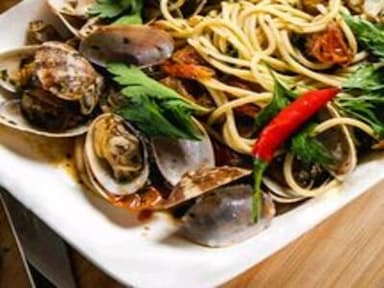 Спагетти с вонголе (мидии) / Spagetti con vongole verace